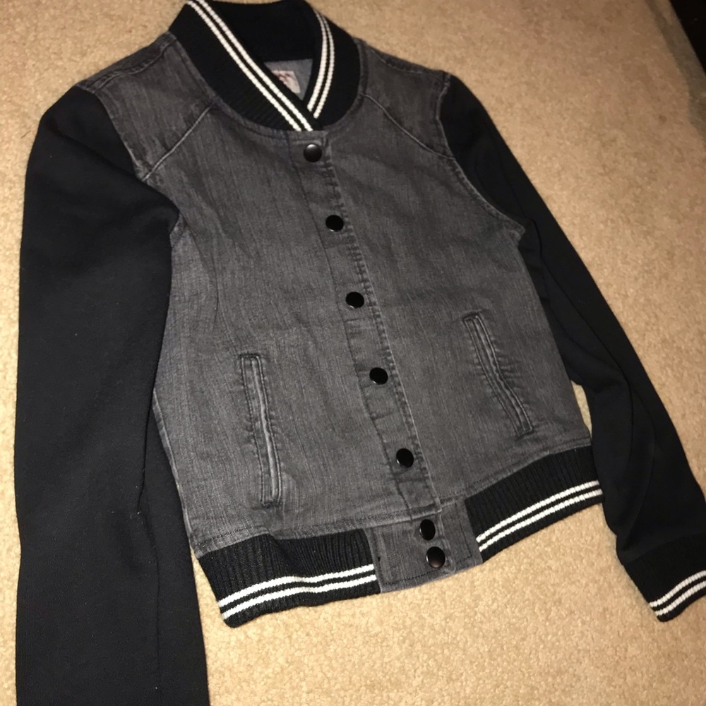 Jean jacket - Picture 2 of 3